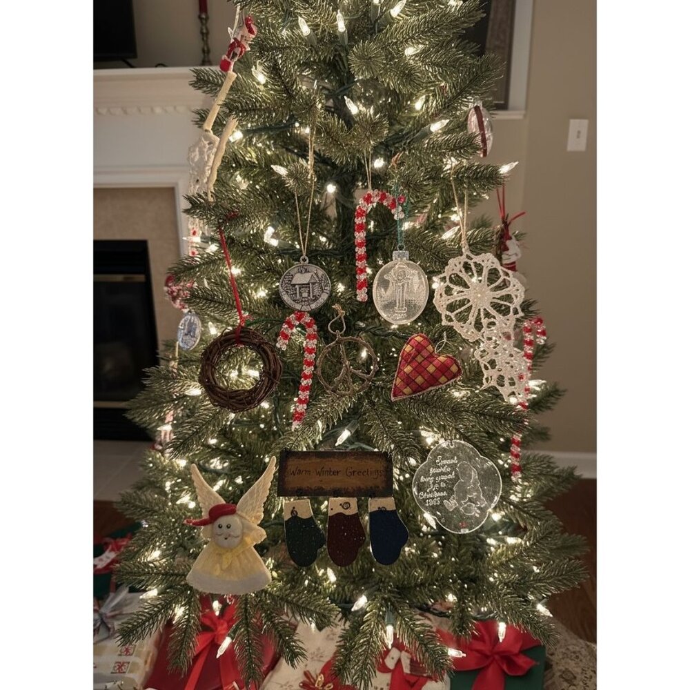 Set Of 19 Miscellaneous Christmas Ornaments - Vintage Inspired Rustic‎ & Festive